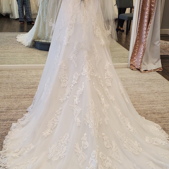 Brand new Morilee Wedding Dress, size 10 - Picture 3 of 5
